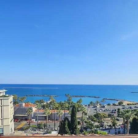 Dolce Vita, Luxury & Sea View - Front Of Casino アパート
